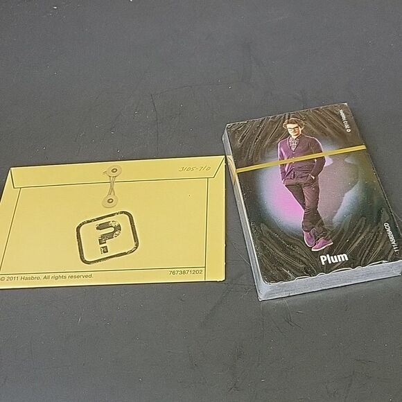 Hasbro CLUE: Classic Mystery Game, Mansion Murder w/2nd Crime Scene-NEW - Picture 7 of 11